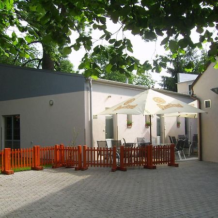 Penzion A Caferestaurant U Lavky Chrudim Εξωτερικό φωτογραφία