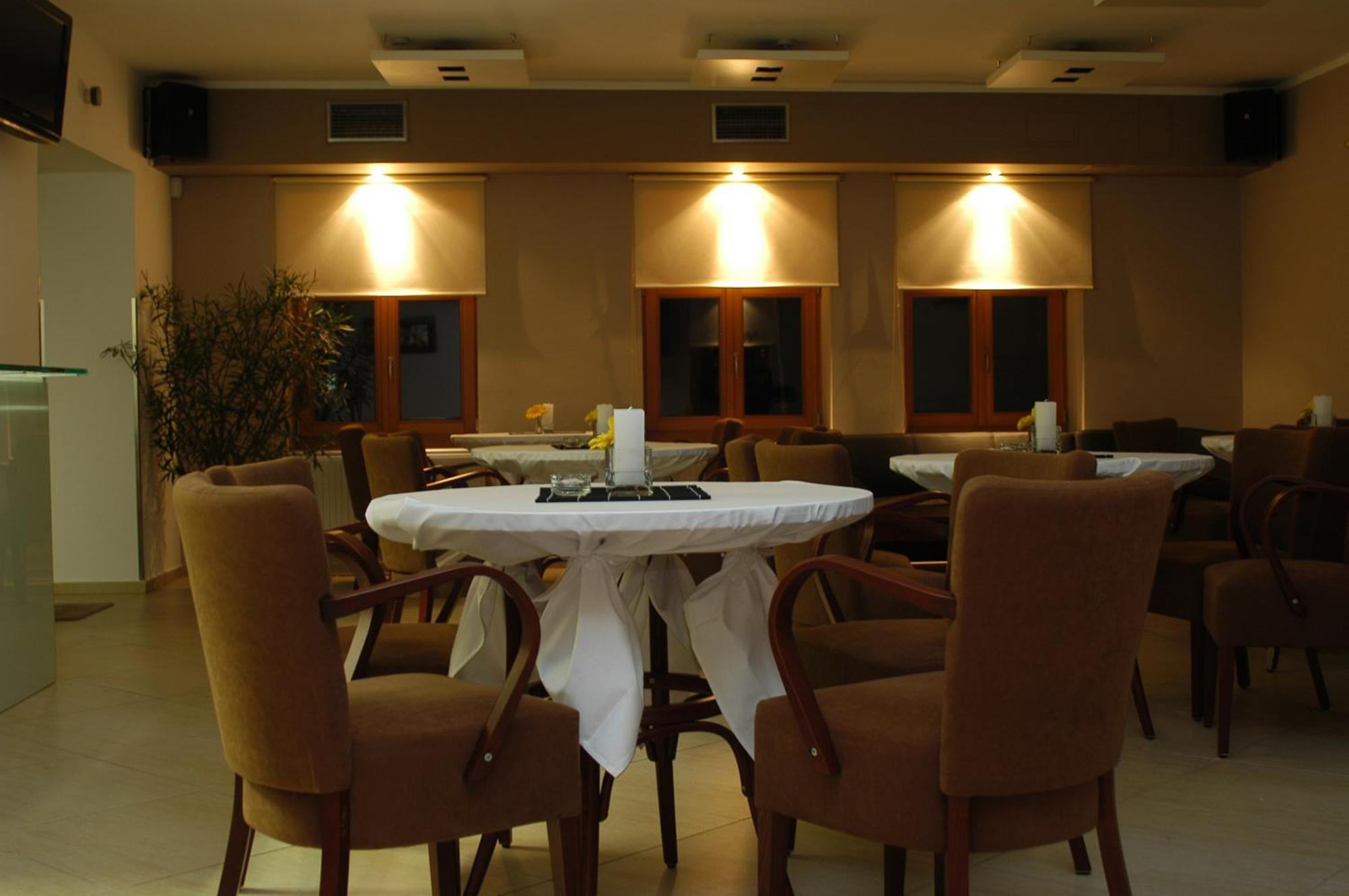 Penzion A Caferestaurant U Lavky Chrudim Εξωτερικό φωτογραφία