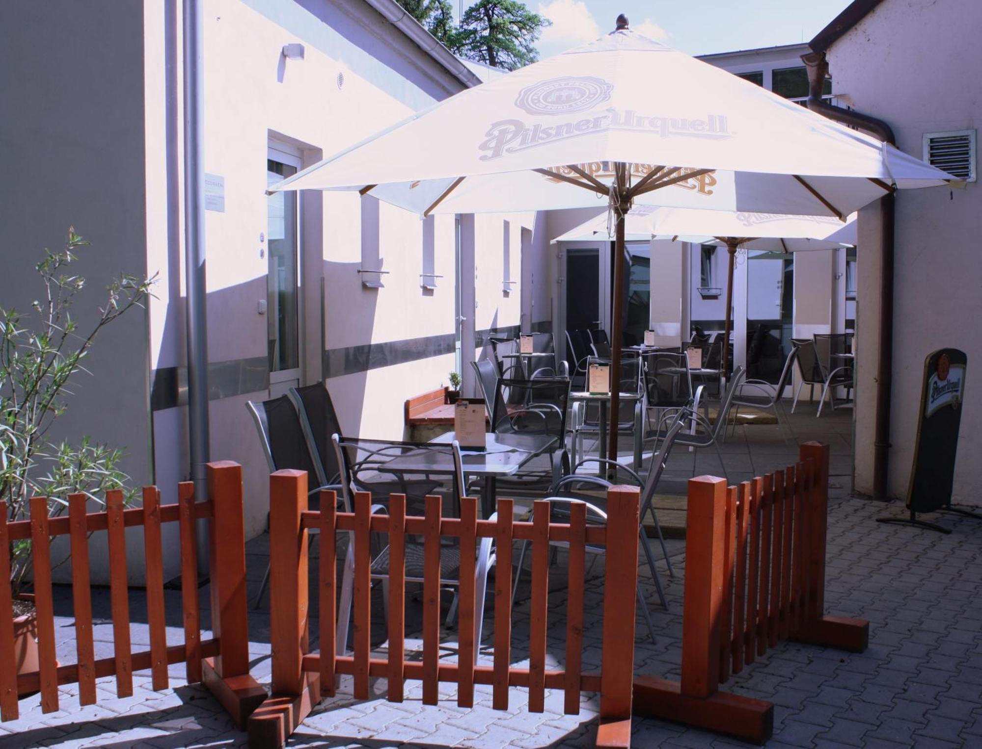 Penzion A Caferestaurant U Lavky Chrudim Εξωτερικό φωτογραφία
