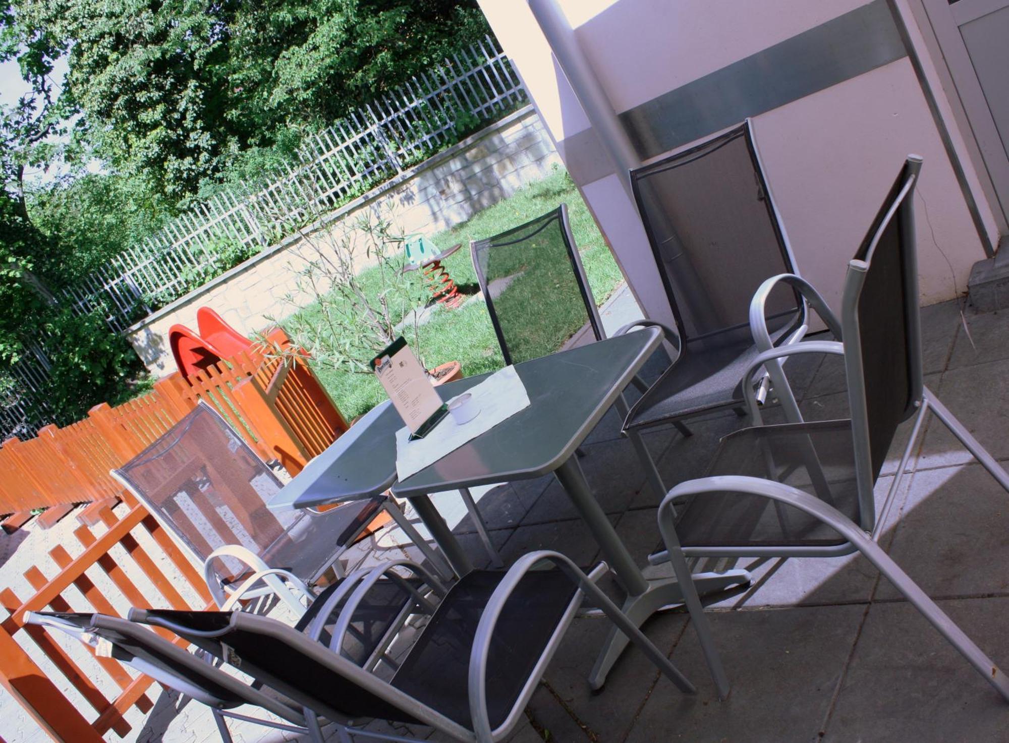 Penzion A Caferestaurant U Lavky Chrudim Εξωτερικό φωτογραφία